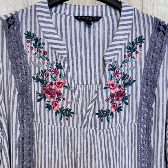 SIGNATURE STUDIO Plus  Blue White Embroidered Floral Stripe Boho Blouse Top 2X - Picture 4 of 8